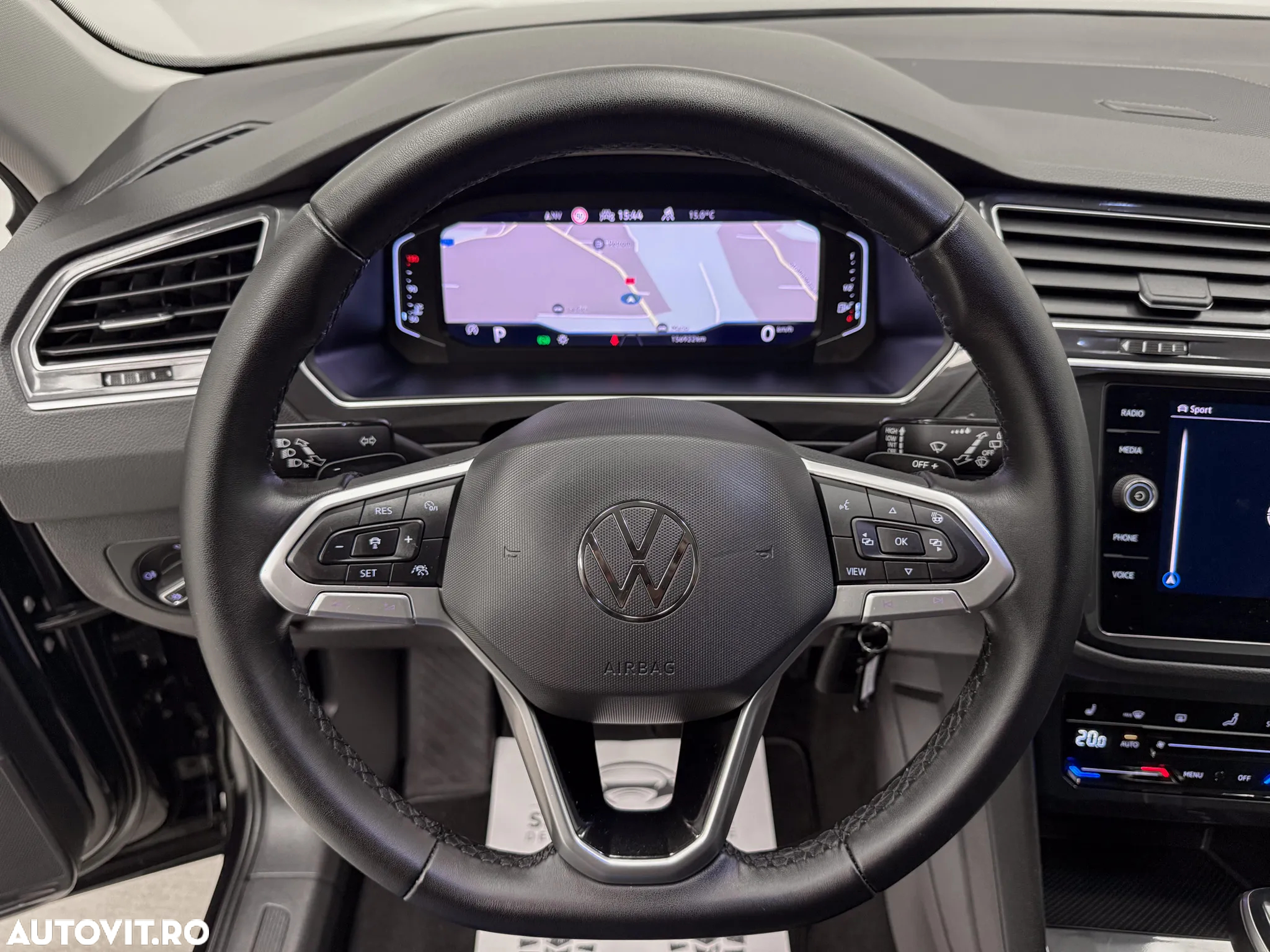 Volkswagen Tiguan 2.0 TDI SCR 4MOTION DSG Life - 30