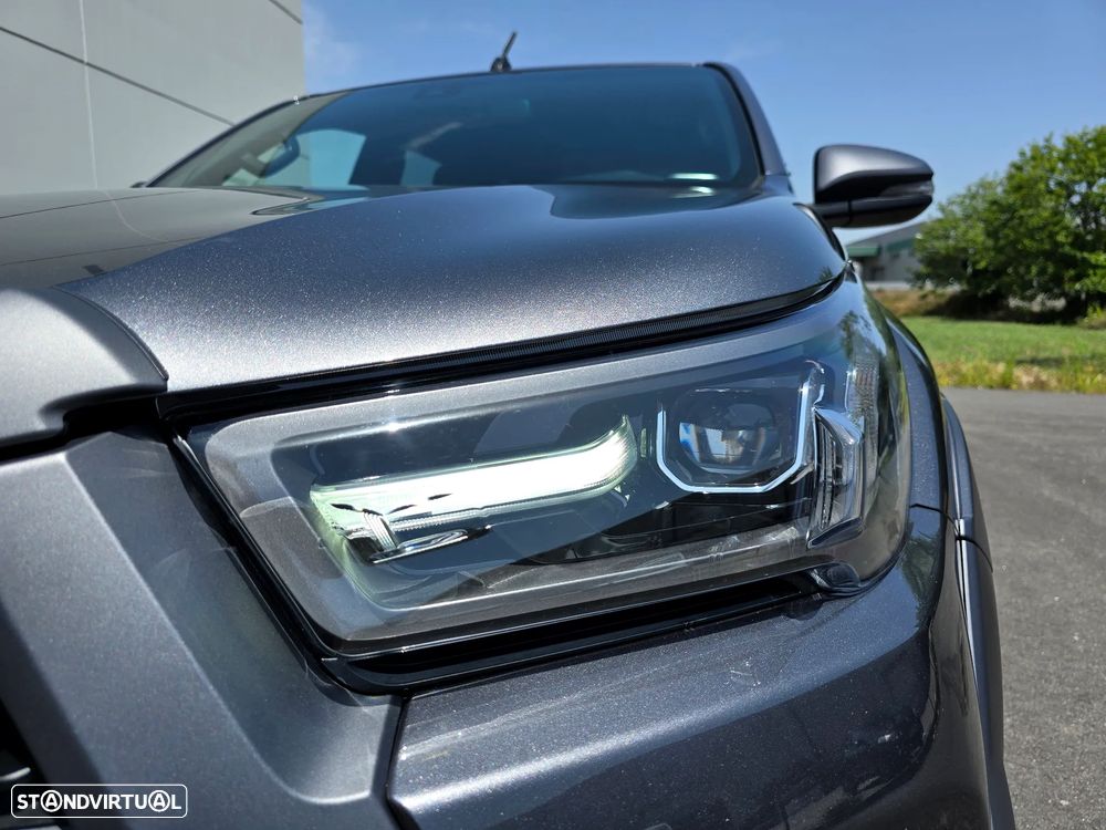 Toyota Hilux 2.8 D-4D 4WD Invincible TA - 3