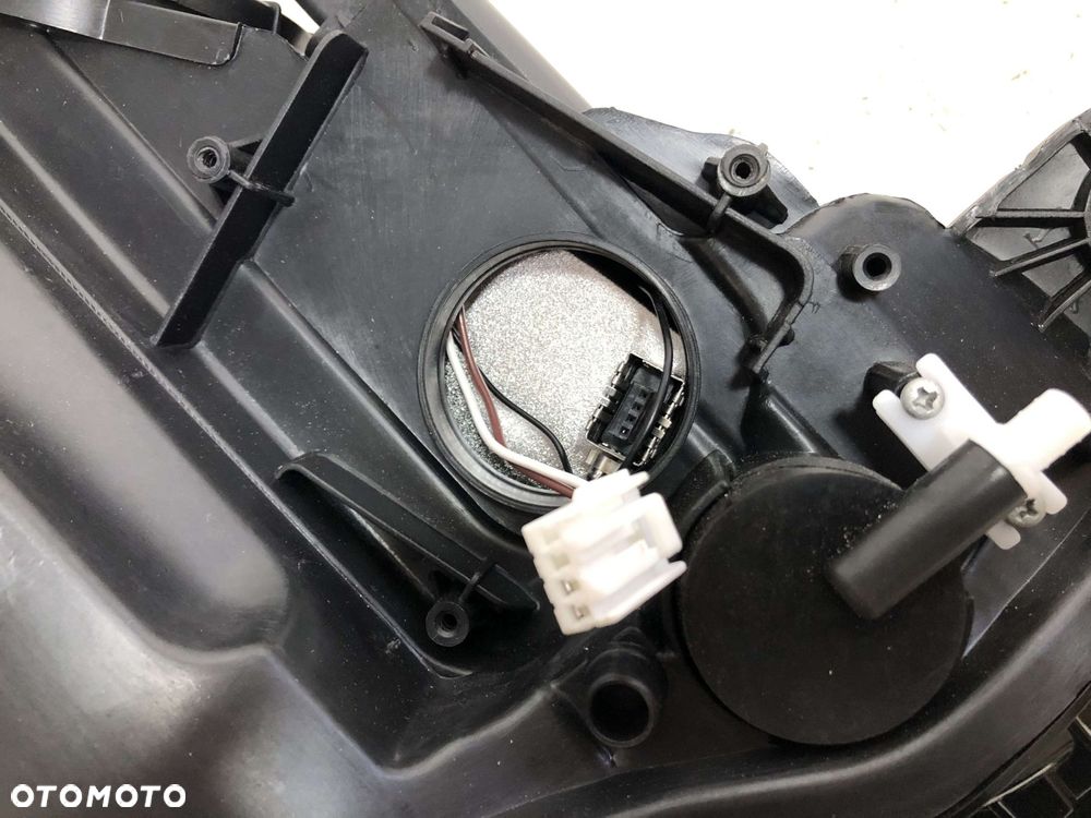 Audi A3 (8V) 06.2012-07.2016 Sedan Reflektor / Lampa przednia lewa Bi-Xenon - 9