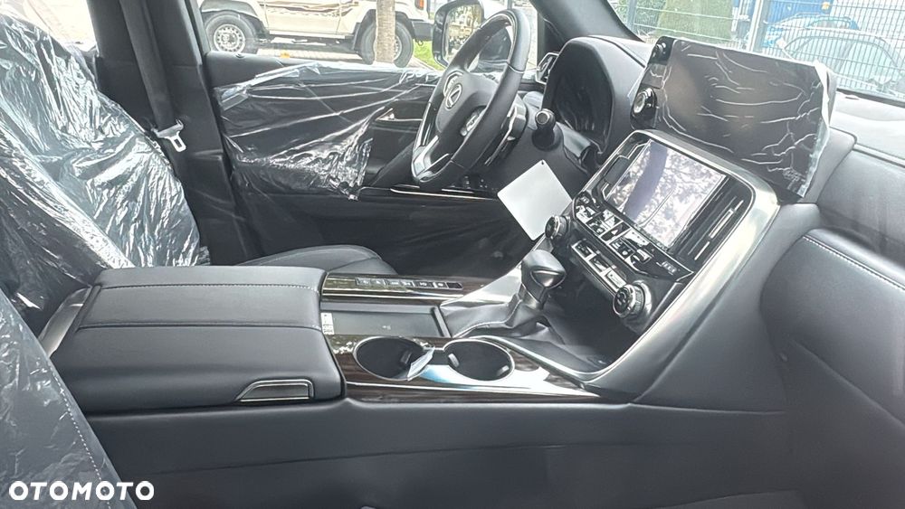 Lexus LX - 7