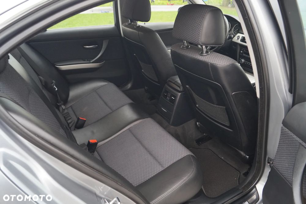 BMW Seria 3 325i - 40