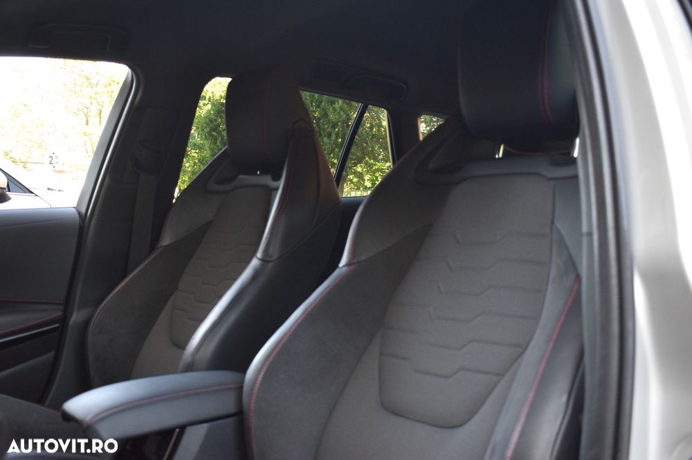 Toyota Corolla 2.0 Lounge - 13