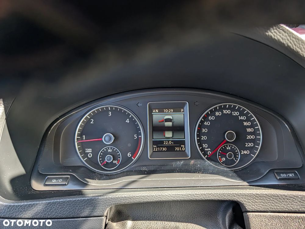 Volkswagen Caravelle - 10