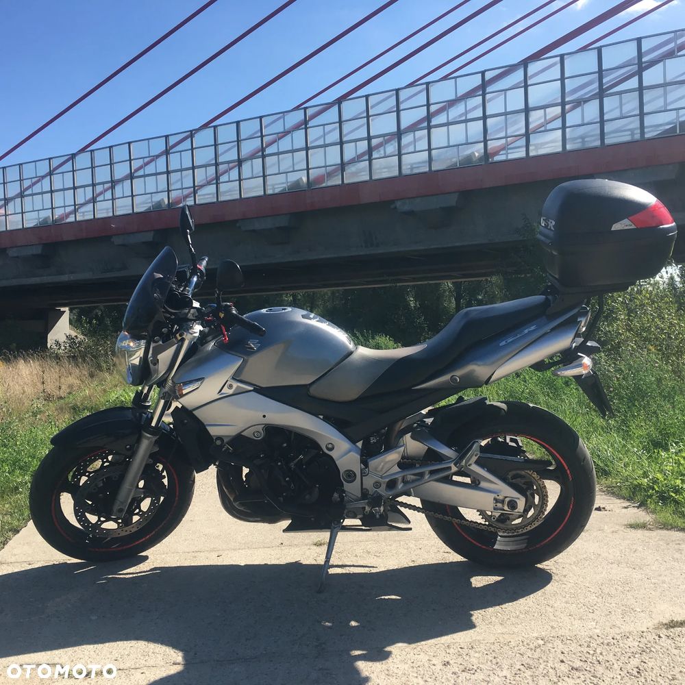 Suzuki GSR - 1
