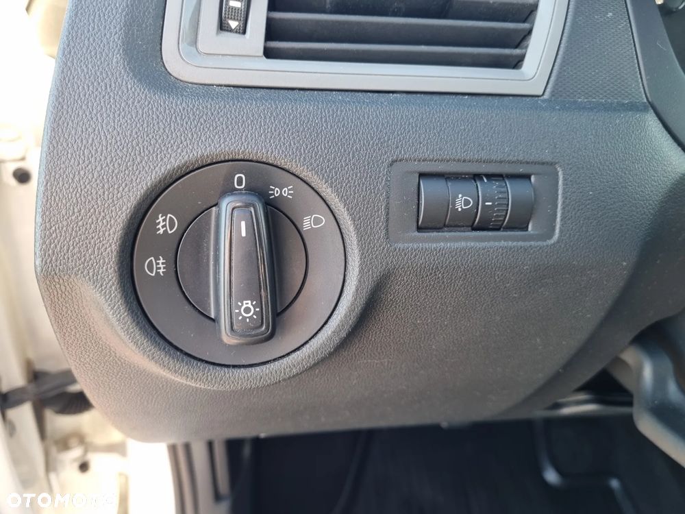 Skoda RAPID 1.2 TSI Active - 17
