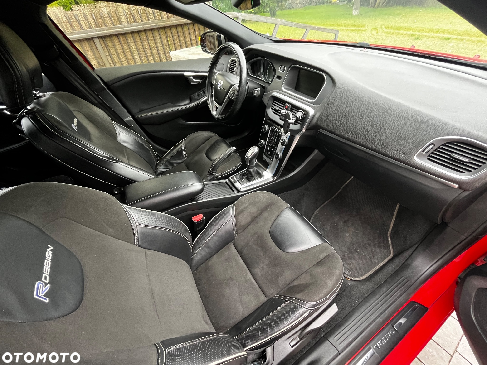 Volvo V40 D2 R Design - 18