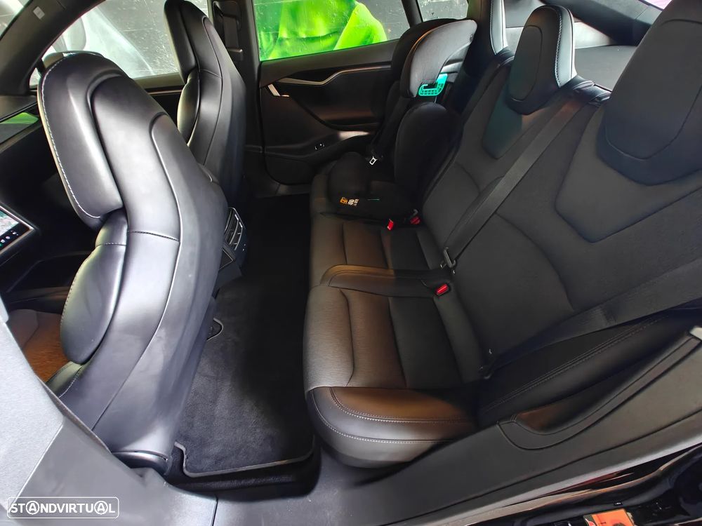 Tesla Model S - 12