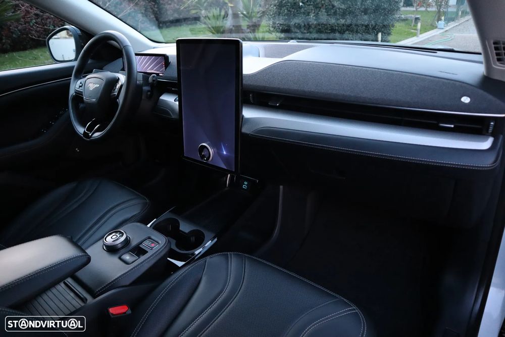 Ford Mustang Mach-E Standard - 24