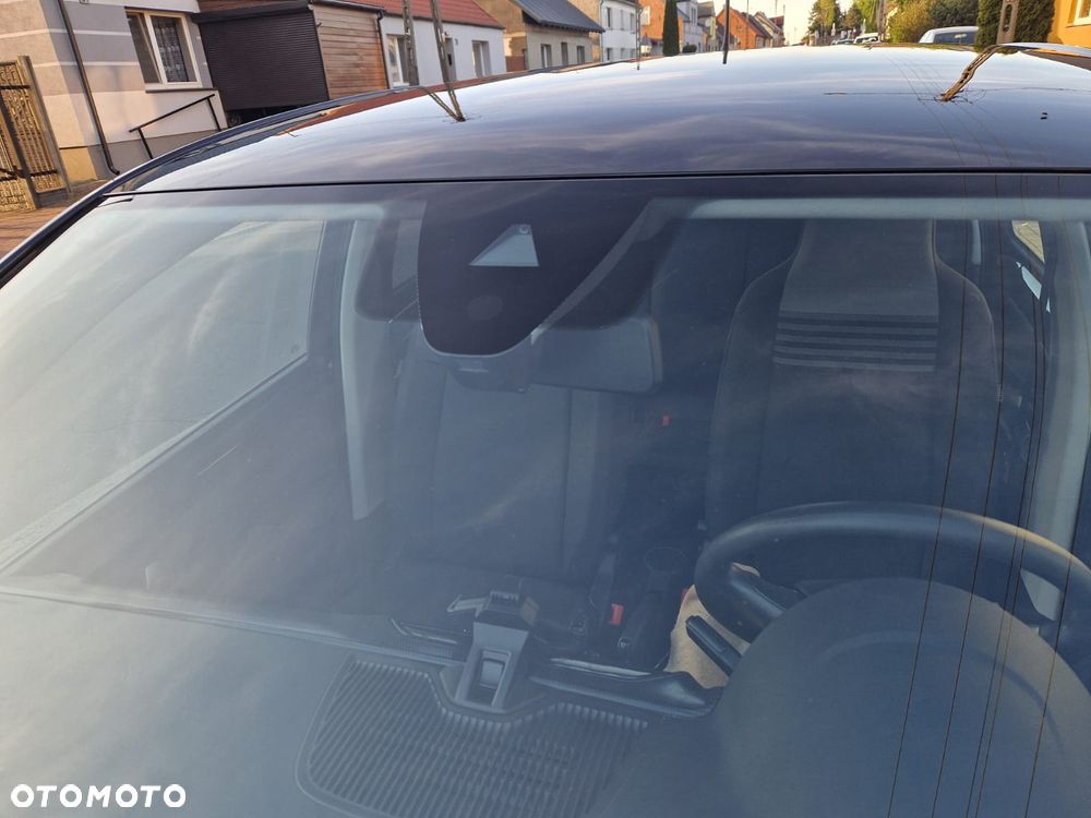 Volkswagen up! United - 10