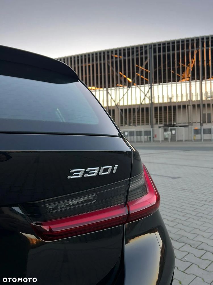 BMW Seria 3 330i xDrive M Sport - 22