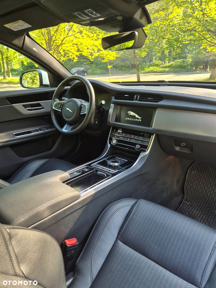 Jaguar XF 2.0 T Prestige - 29