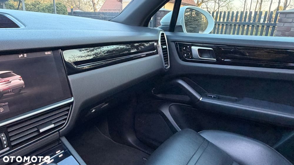Porsche Cayenne - 23