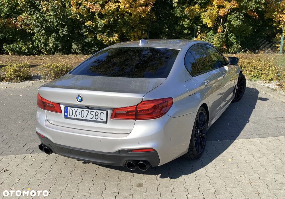 BMW Seria 5 M550i xDrive sport - 9