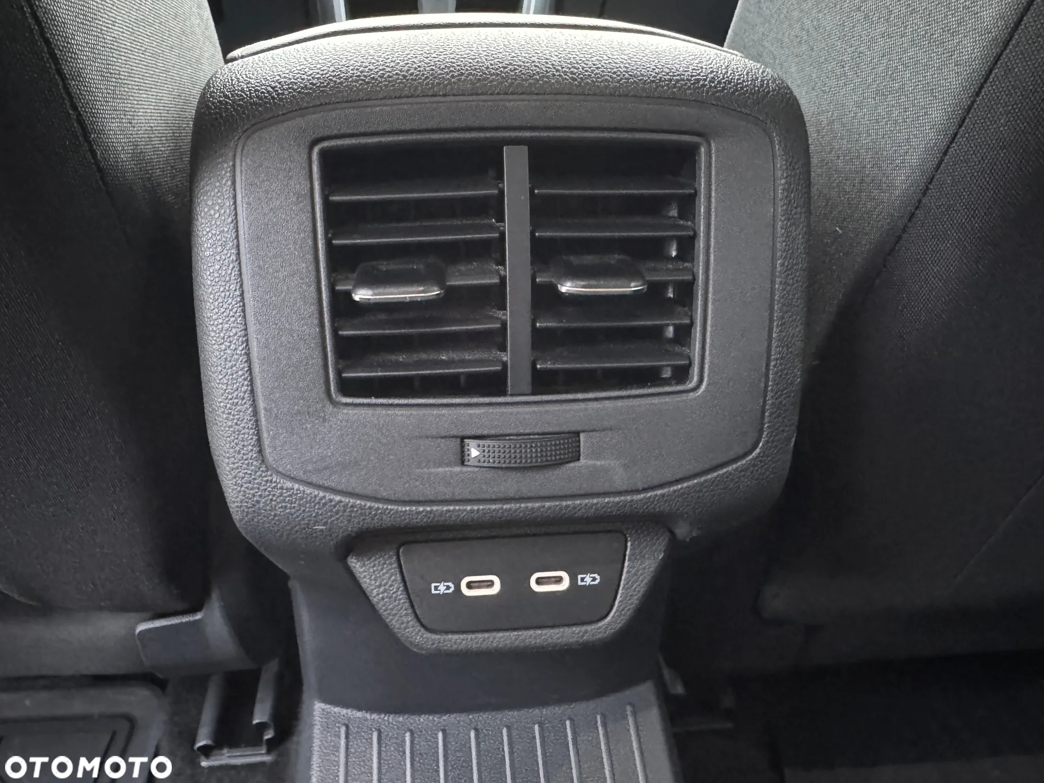 Volkswagen T-Roc 1.5 TSI Style - 29