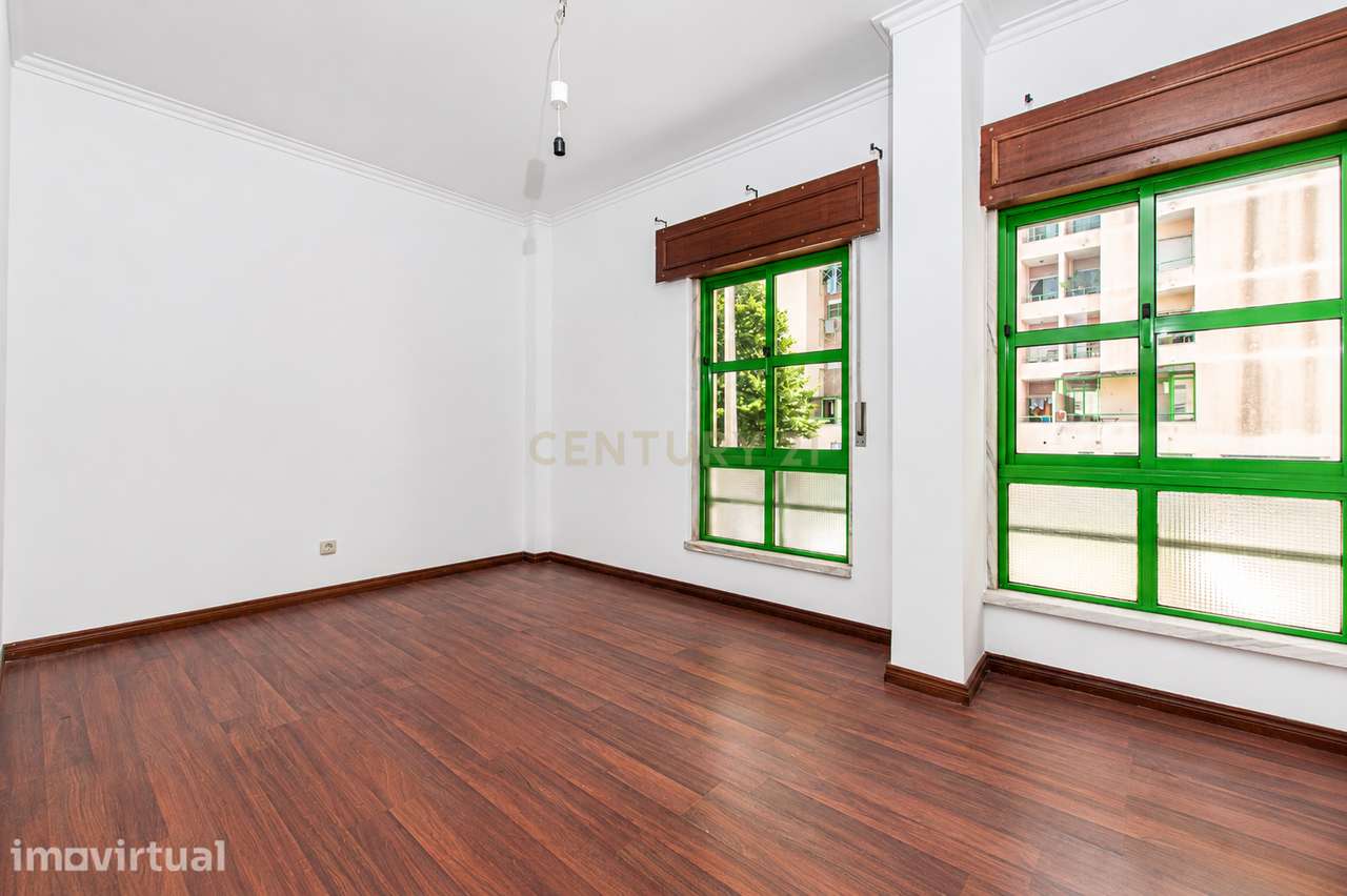 Apartamento T3 com Parqueamento e Arrecadação | Rio de Mouro - Grande imagem: 5/23