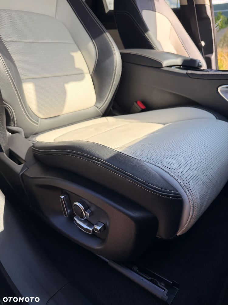 Jaguar F-Pace 2.0 i4D AWD R-Sport - 11
