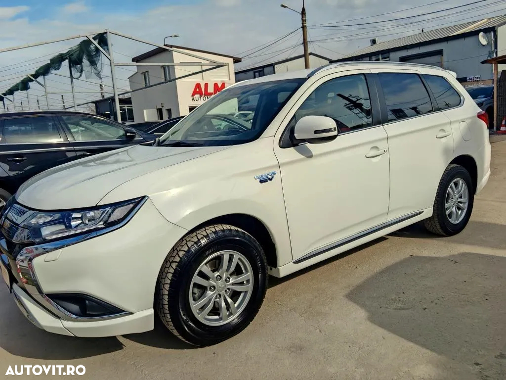 Mitsubishi Outlander 2.4 4WD Plug-In Hybrid Plus - 10