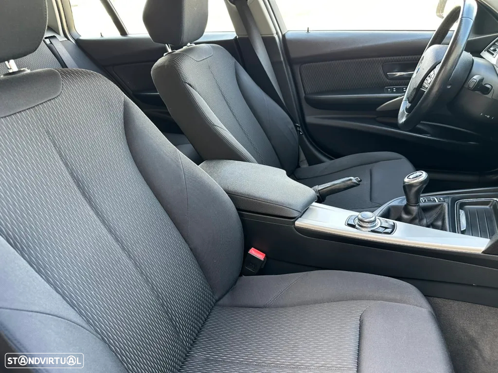BMW 318 d DPF Touring - 23