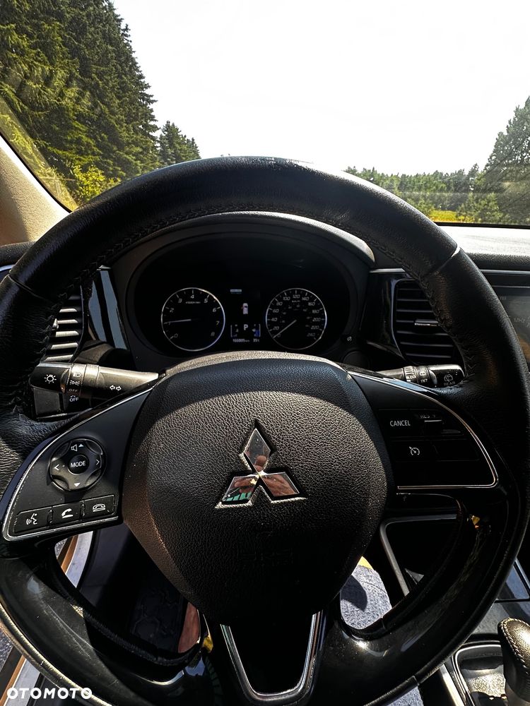 Mitsubishi Outlander - 12