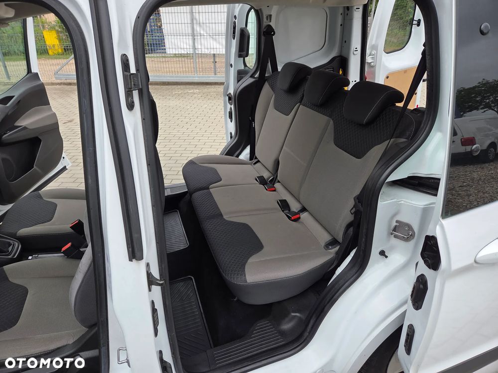 Ford Transit Courier - 17