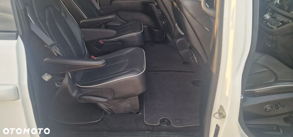 Chrysler Pacifica - 14