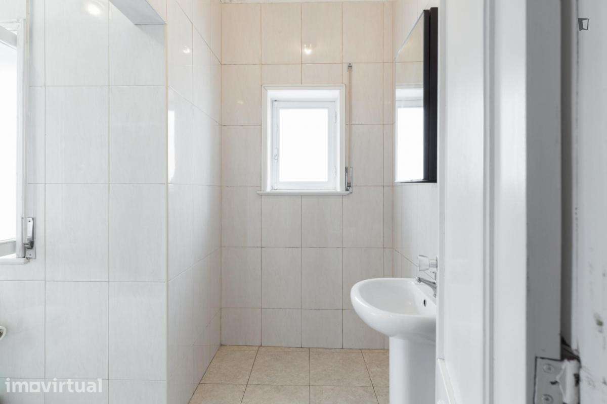 Quarto - localizado em Paranhos Porto - Grande imagem: 2/37