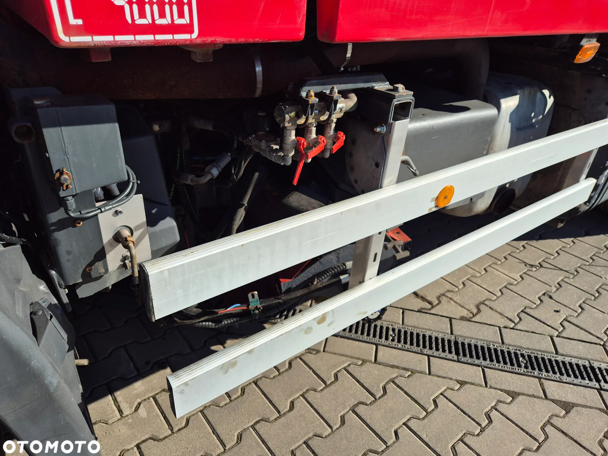 Scania P230 4X2 / ZAMIATARKA / JOHNSTON VX800 / POLEWACZKA / NISKI PRZEBIEG / IDEALNY STAN / BEZWYPADKOWY / 1WŁ! / AUTOMAT - 17