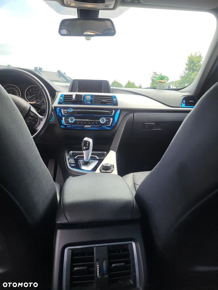 BMW Seria 3 320i - 14