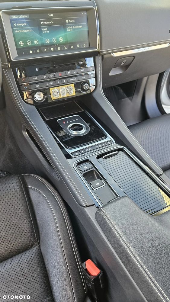 Jaguar F-Pace 2.0 i4D AWD R-Sport - 9