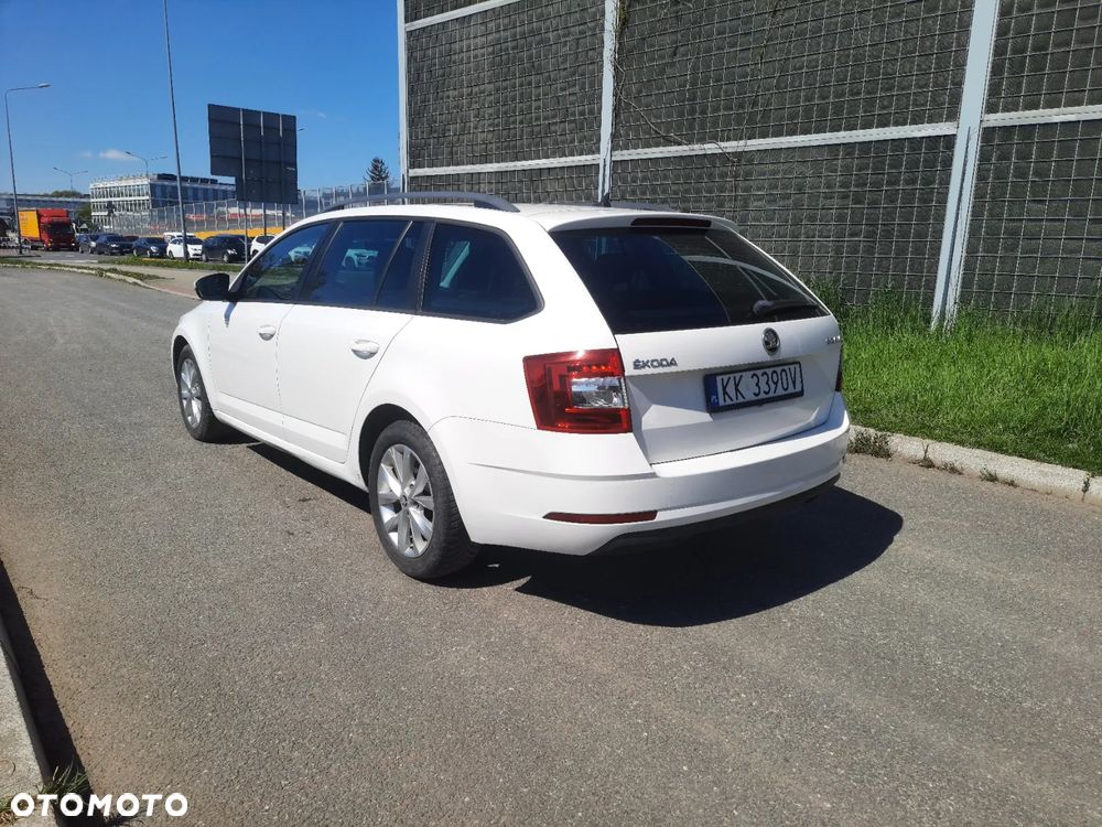 Skoda Octavia 1.6 TDI DSG Ambition - 4