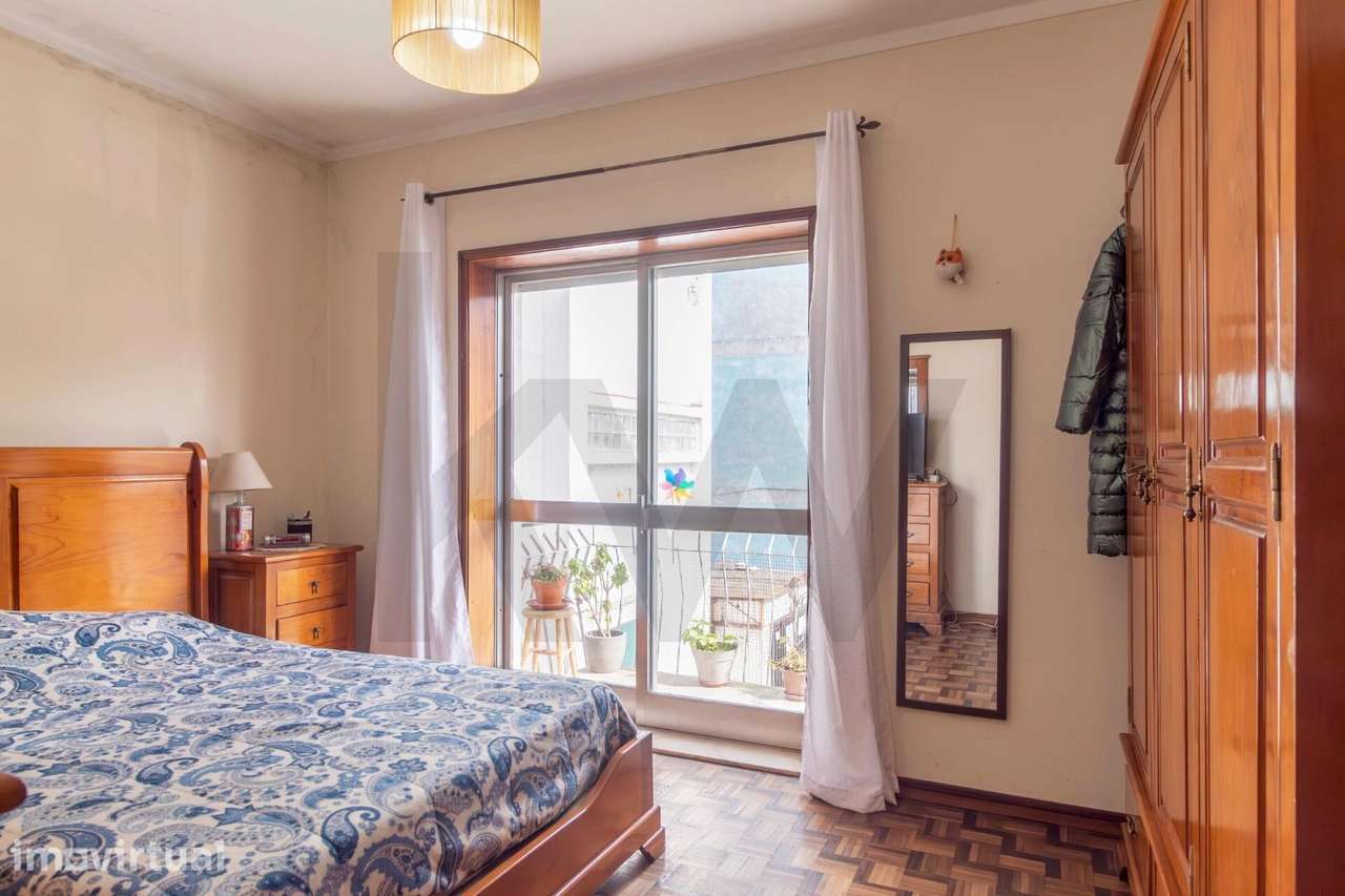 Apartamento T3 com Excelente Luminosidade e Potencial de Valorização e - Grande imagem: 5/33