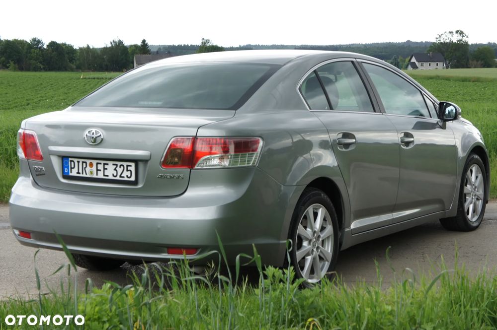 Toyota Avensis 1.8 Comfort - 6