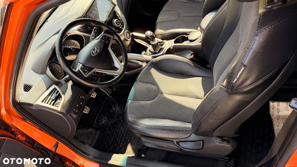 Hyundai Veloster 1.6 GDI Premium - 34
