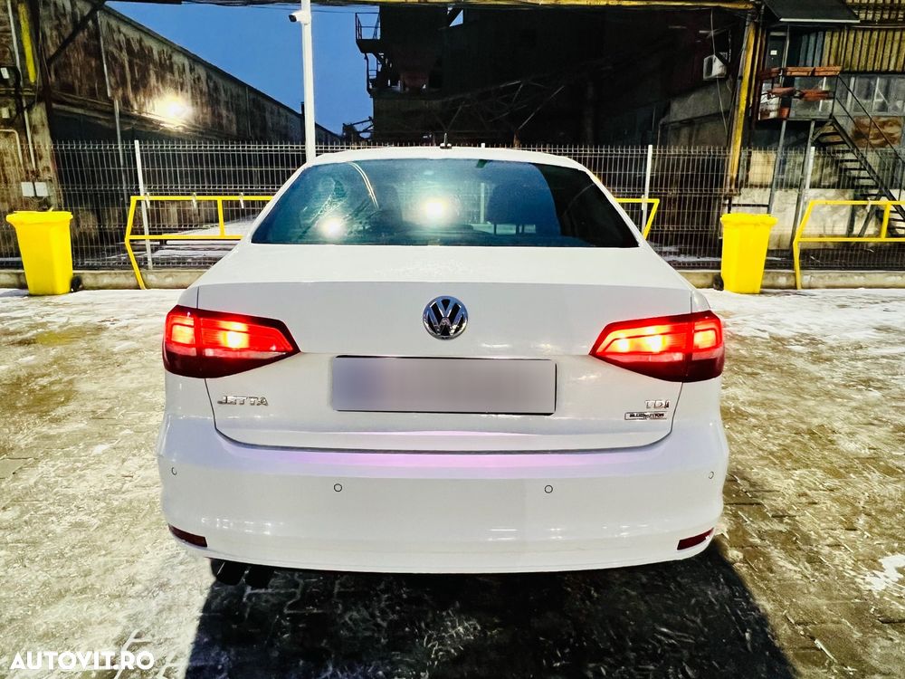 Volkswagen Jetta 2.0 TDI Trendline - 5