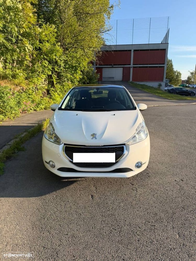 Peugeot 208 - 1
