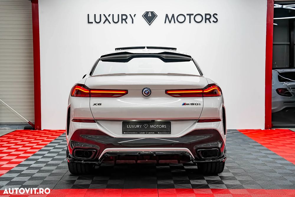 BMW X6 M M50i - 11