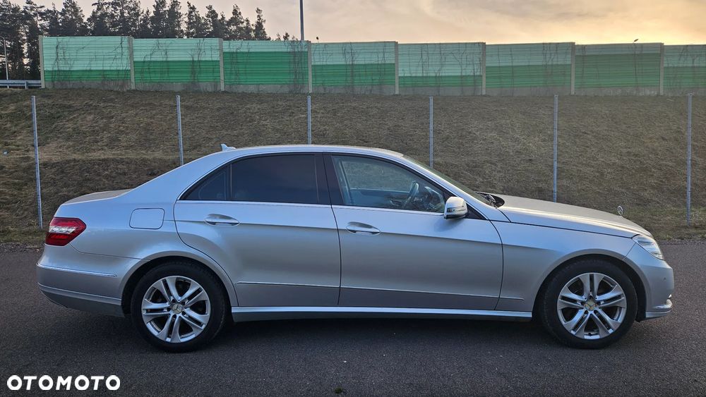 Mercedes-Benz Klasa E 300 CDI DPF BlueEFFICIENCY 7G-TRONIC Elegance - 5