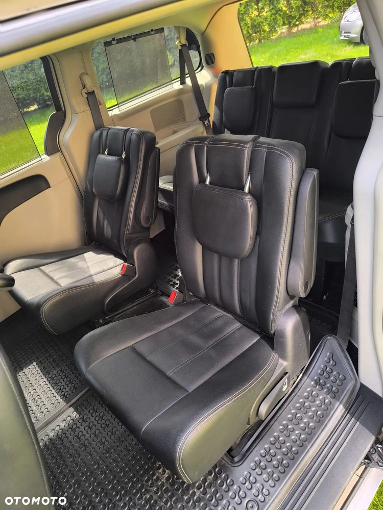 Chrysler Town & Country 3.6 Limited - 8