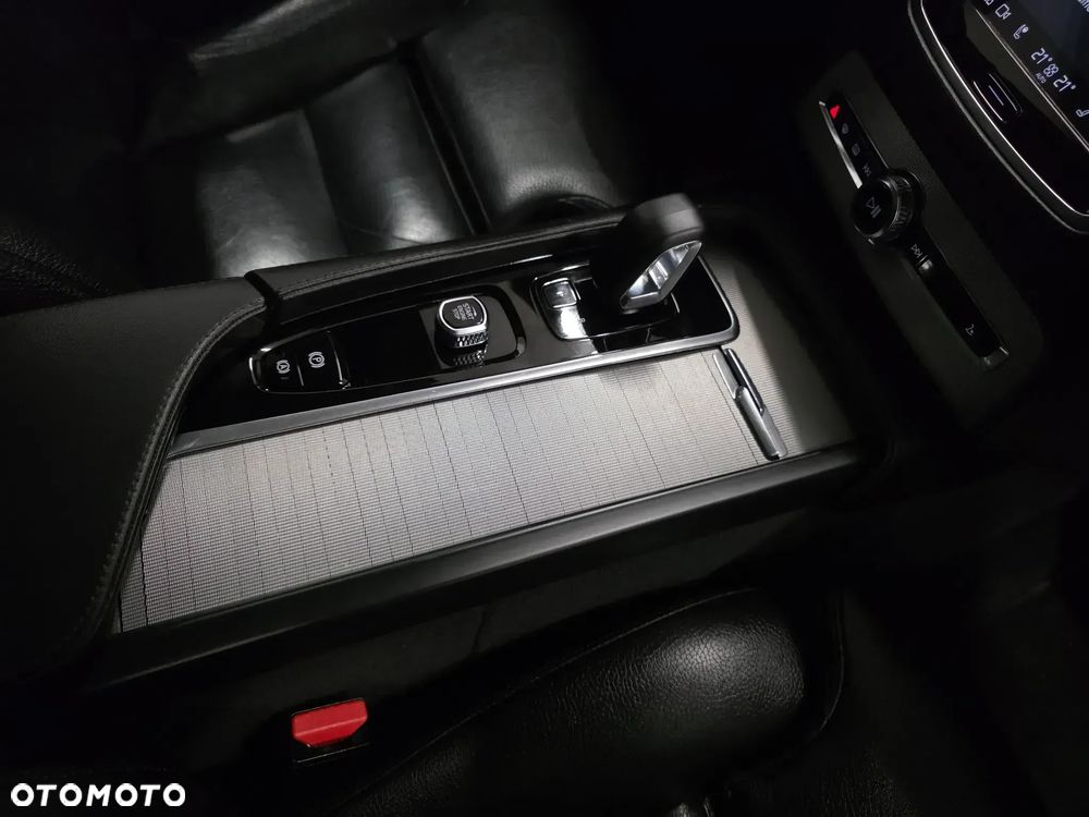 Volvo XC 90 B5 D AWD Geartronic RDesign - 19
