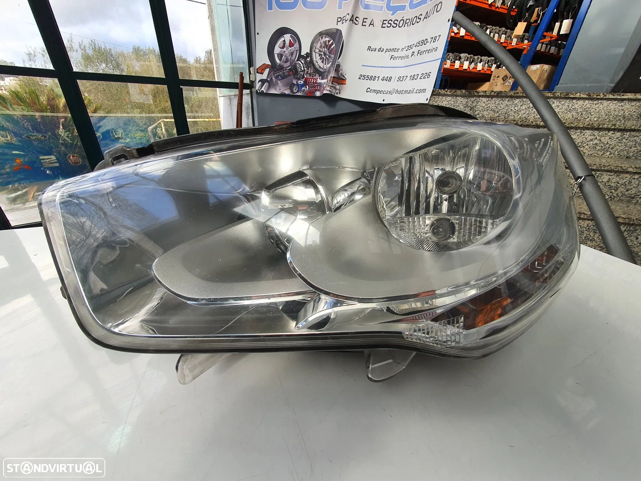 Farol Esquerdo Citroën C-Elysee / 9675140080 / 2 apoios partidos - 1