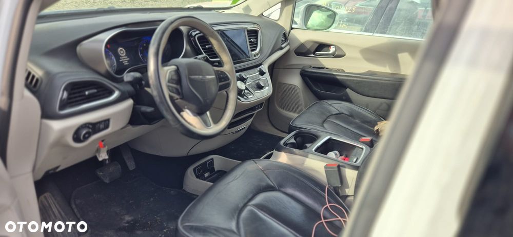 Chrysler Pacifica - 2