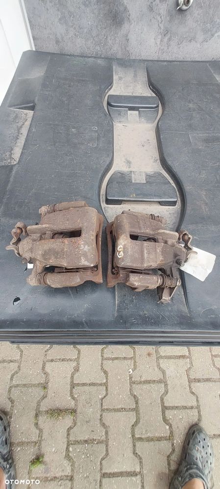 Zaciski hamulcowe vw t5 t6 tył komplet