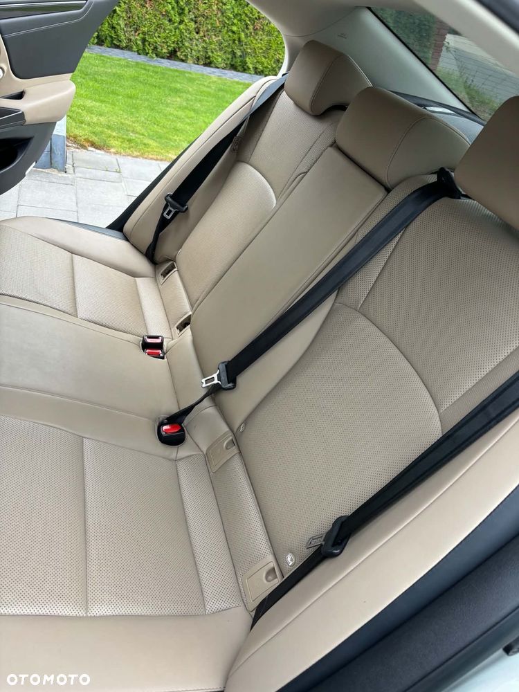 Lexus ES 300h Business Edition - 19