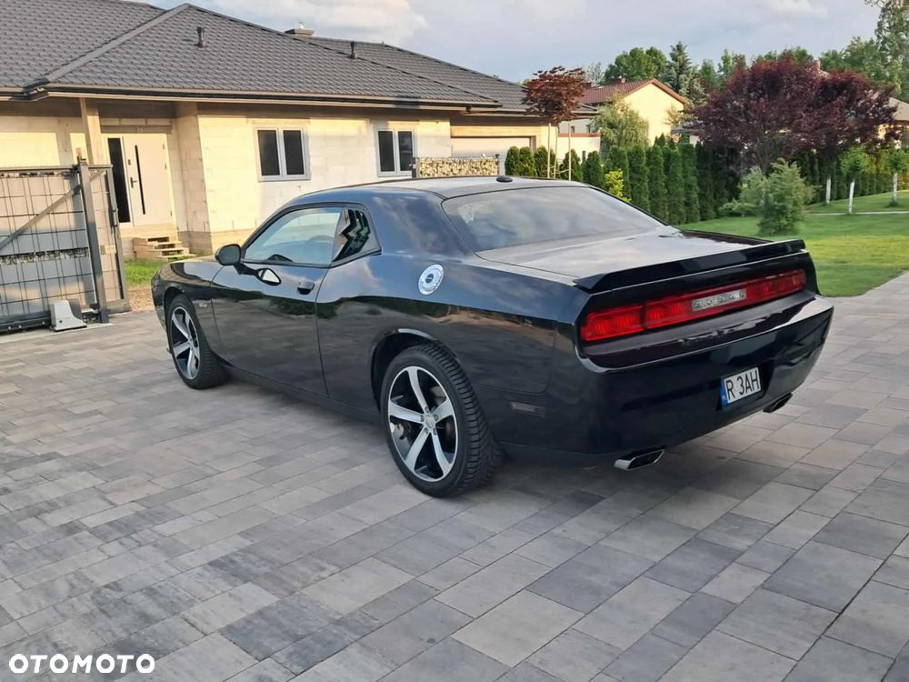 Dodge Challenger - 2