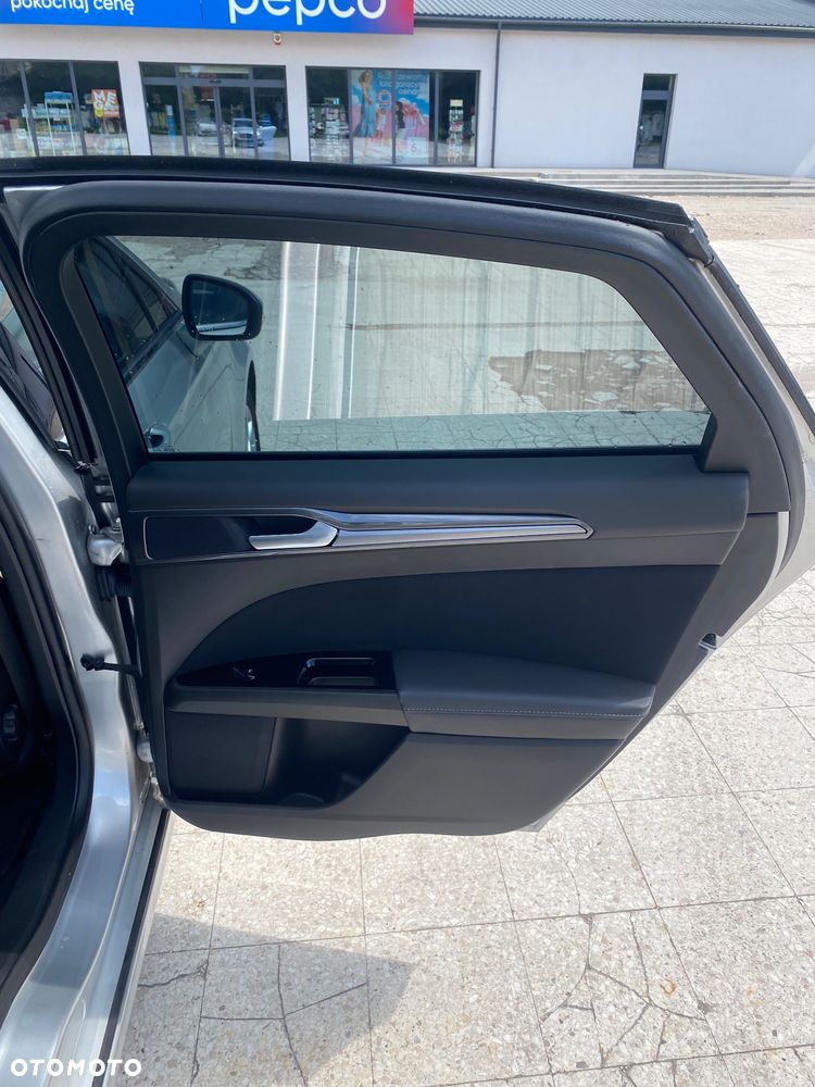 Ford Mondeo 2.0 EcoBlue Titanium - 24