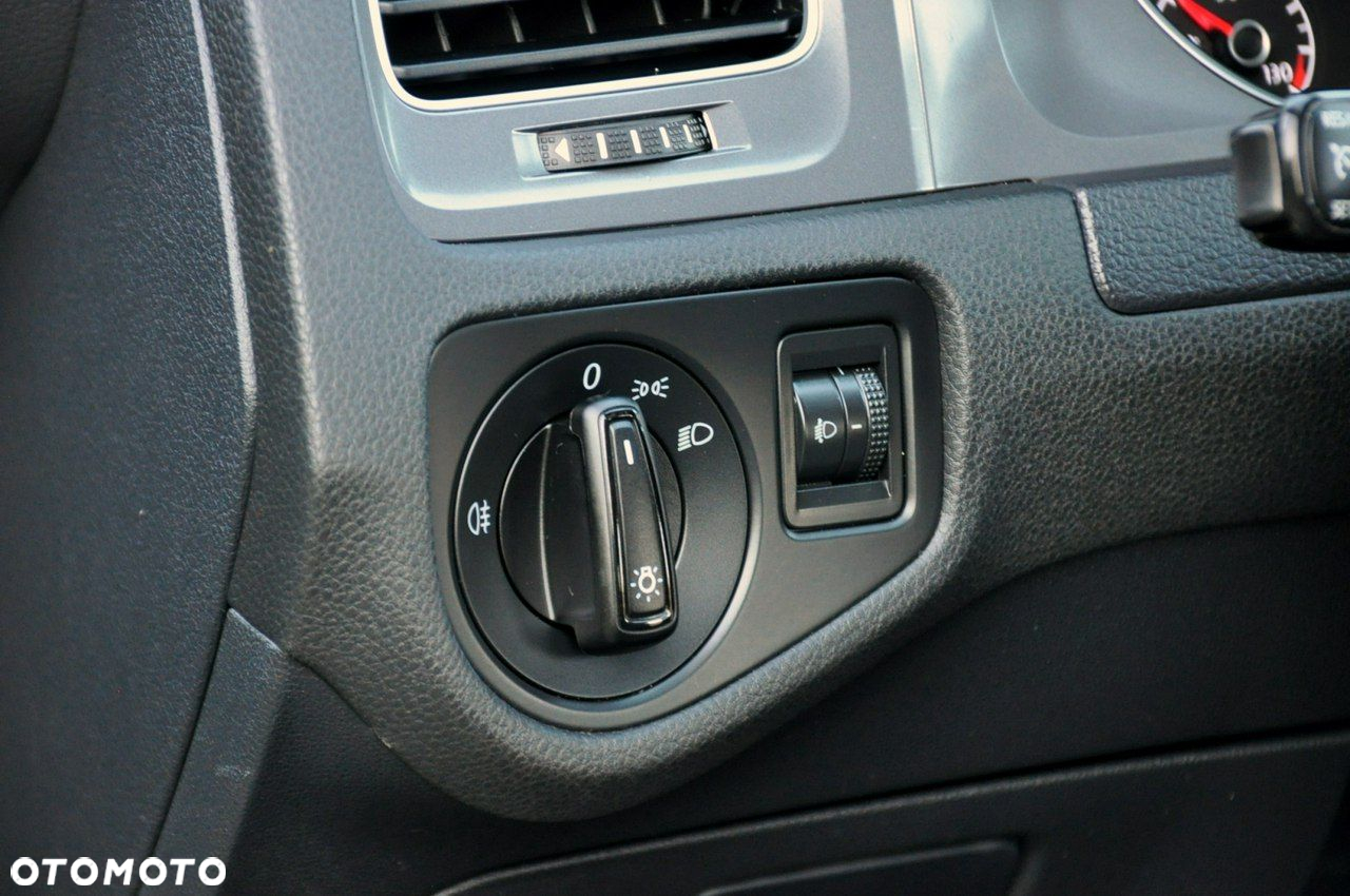 Volkswagen Golf - 36