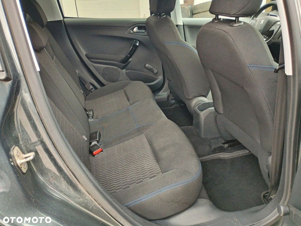 Peugeot 208 1.2 PureTech Style - 18