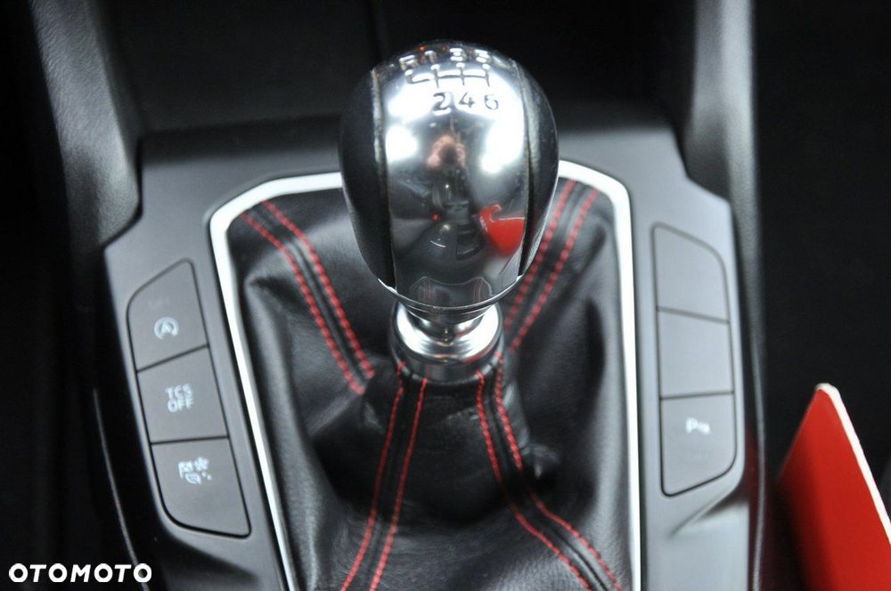 Ford Focus 1.5 EcoBlue Start-Stopp-System ST-LINE - 17