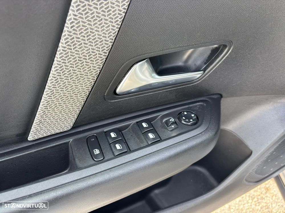 Citroën C4 1.2 PureTech Shine Pack EAT8 - 17