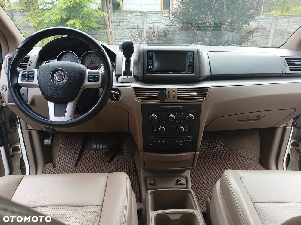 Volkswagen Routan - 6